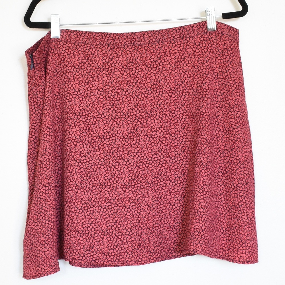 (NWOT) Red Floral Print Mini Skirt